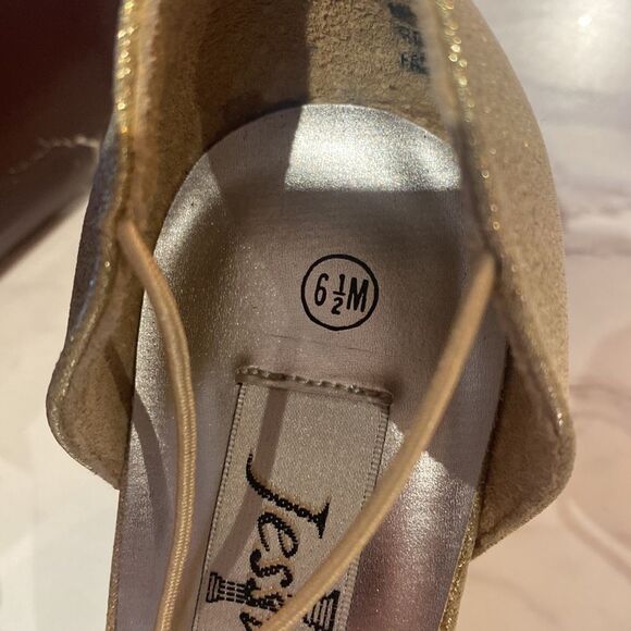 Gold Pumps Christmas Outfit - Picture 3 of 6